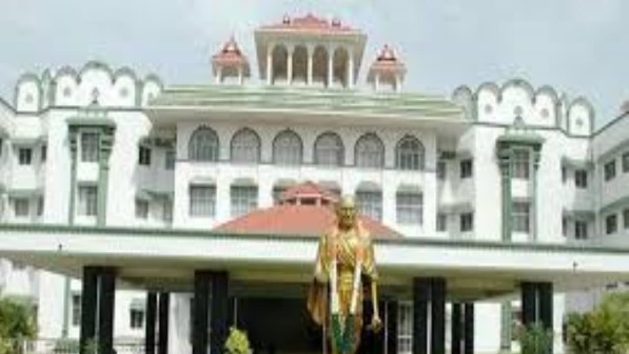 மதுரை ஆர்.எஸ்.எஸ். ஊர்வலம் மாற்றுப் பாதையில் நடத்தப்படுமா ? உயர்நீதிமன்றம் என்ன சொல்லுகிறது !!! மதுரை ஆர்.எஸ்.எஸ். ஊர்வலம் மாற்றுப் பாதையில் நடத்தப்படுமா ? உயர்நீதிமன்றம் என்ன சொல்லுகிறது !!!