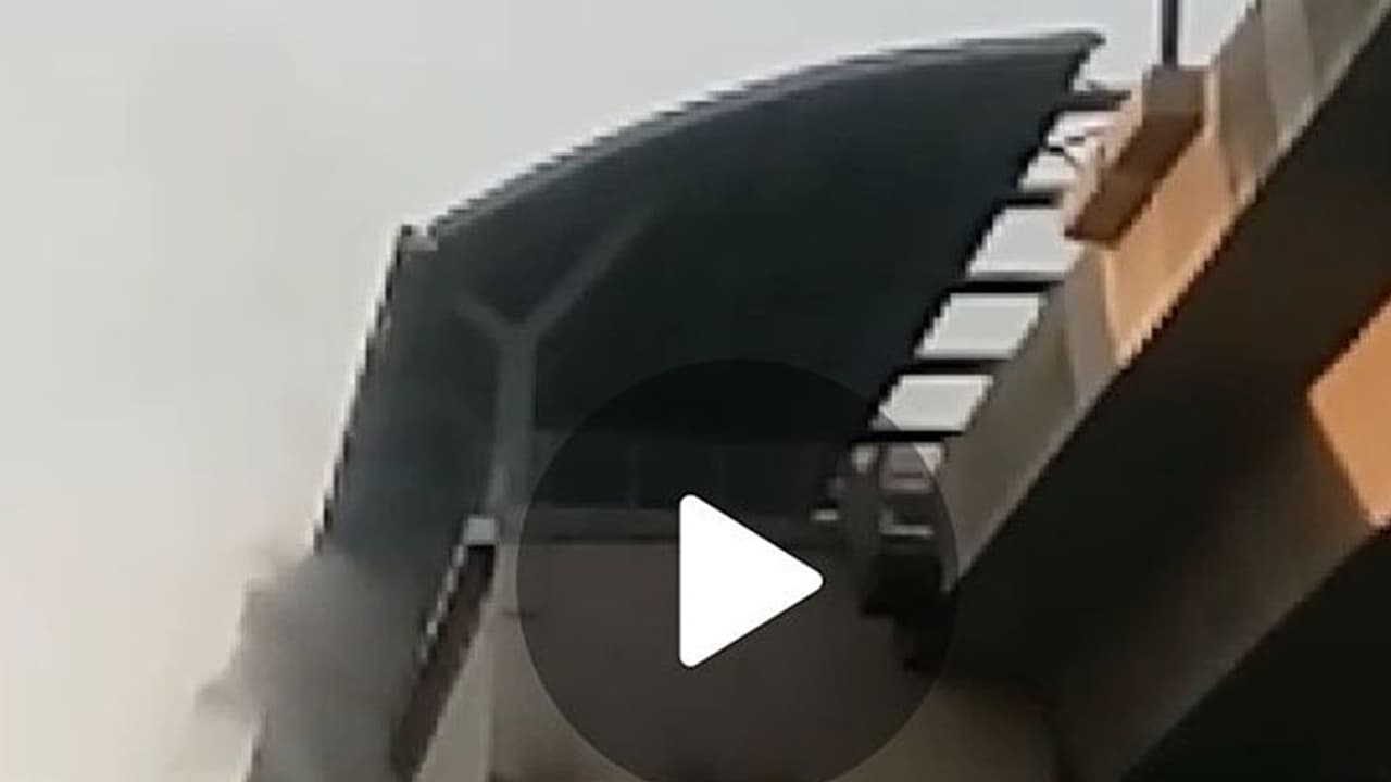 హైటెక్ సిటీ మెట్రో స్టేషన్లో అగ్ని ప్రమాదం (వీడియో) హైటెక్ సిటీ మెట్రో స్టేషన్లో అగ్ని ప్రమాదం (వీడియో)