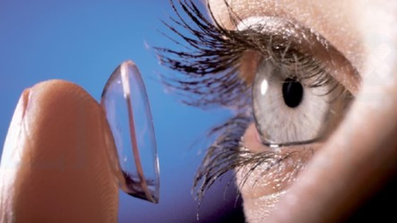 கான்டாக்ட் லென்ஸ் போடுபவர்கள் எச்சரிக்கையா இருங்க... இல்லன்னா பார்வை பறிபோகும்… கான்டாக்ட் லென்ஸ் போடுபவர்கள் எச்சரிக்கையா இருங்க... இல்லன்னா பார்வை பறிபோகும்…