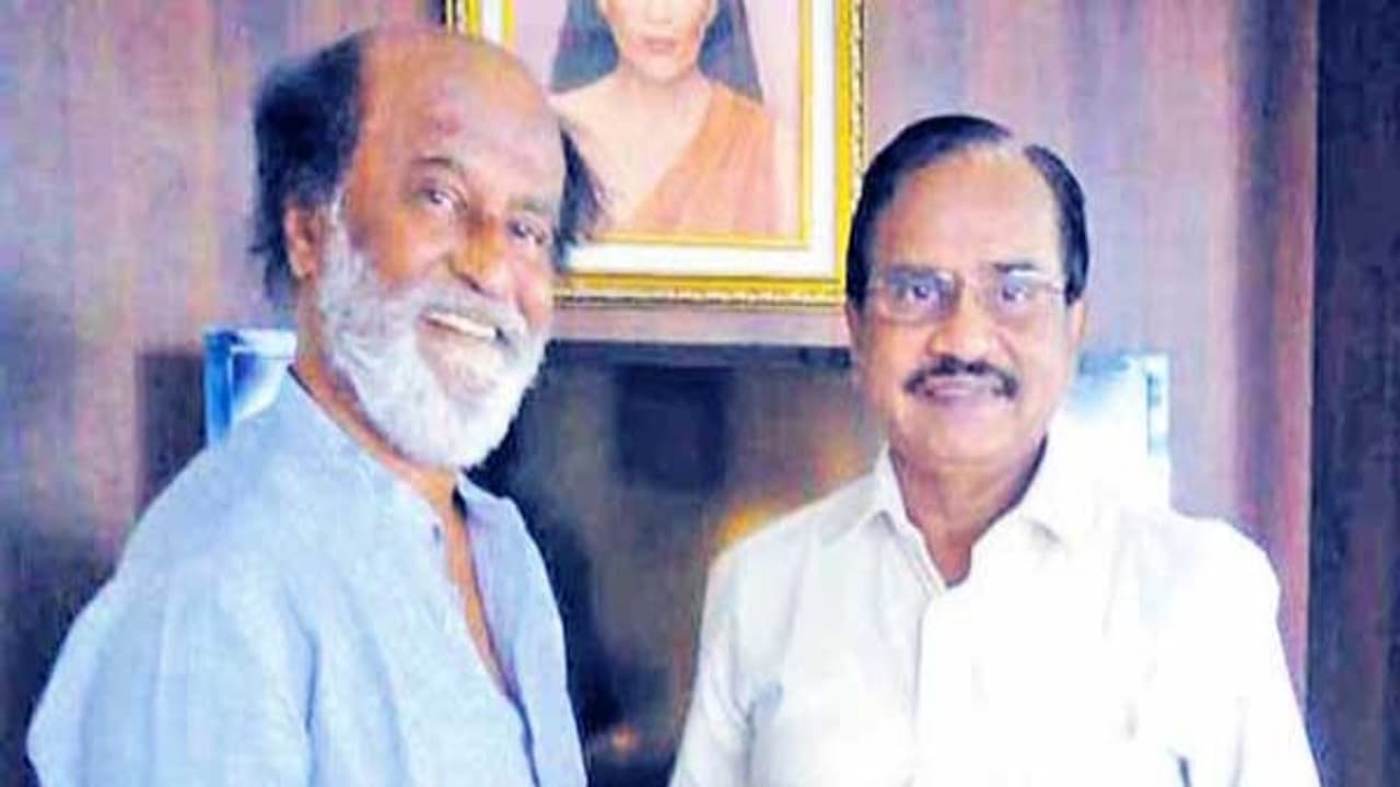 இந்தமுறை நடக்கும் ரசிகர்கள் சந்திப்பில் அரசியல் பிரவேசம் குறித்து நிச்சயம் அறிவிப்பாராம் ரஜினிகாந்த்... இந்தமுறை நடக்கும் ரசிகர்கள் சந்திப்பில் அரசியல் பிரவேசம் குறித்து நிச்சயம் அறிவிப்பாராம் ரஜினிகாந்த்...