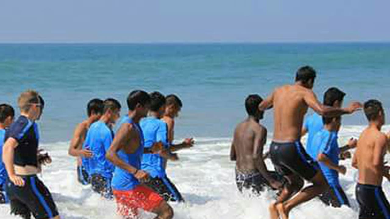 കാല്പന്താരവം കോവളത്തും കാല്പന്താരവം കോവളത്തും