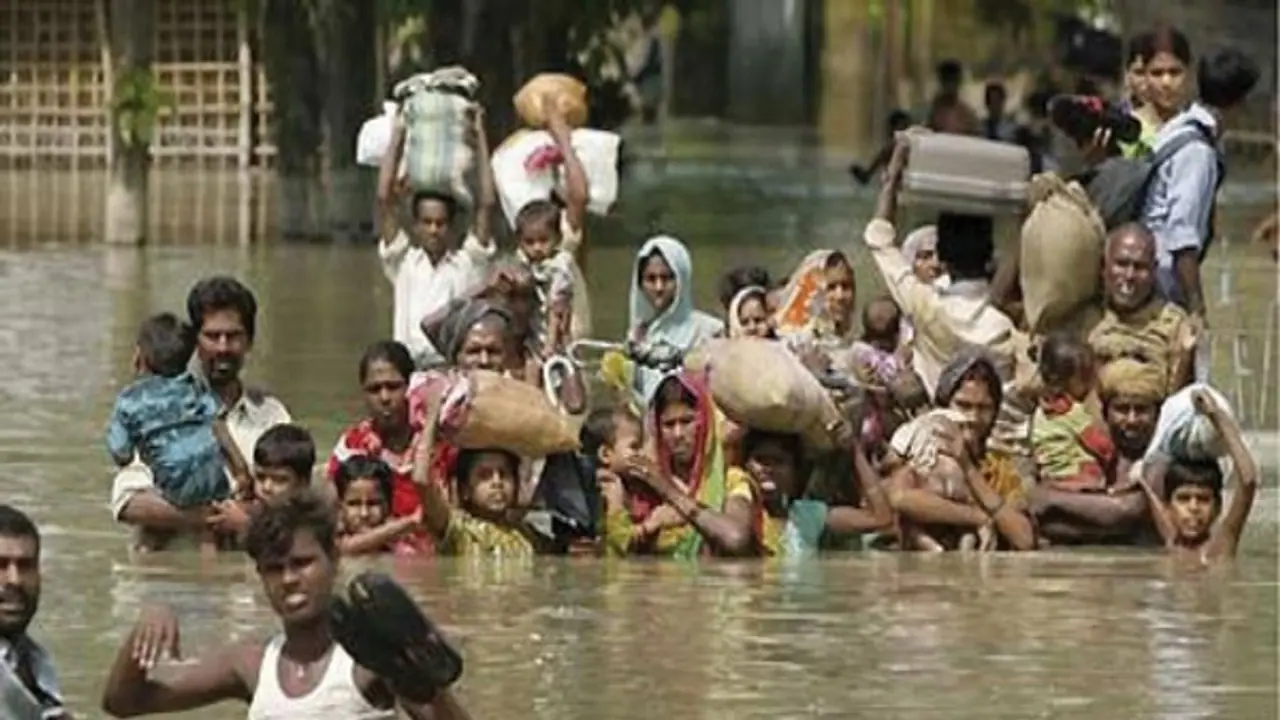 यूपी, बिहार और असम में बाढ़ से भारी तबाही, लेकिन बारिश के लिए अब तक तरस रही दिल्ली