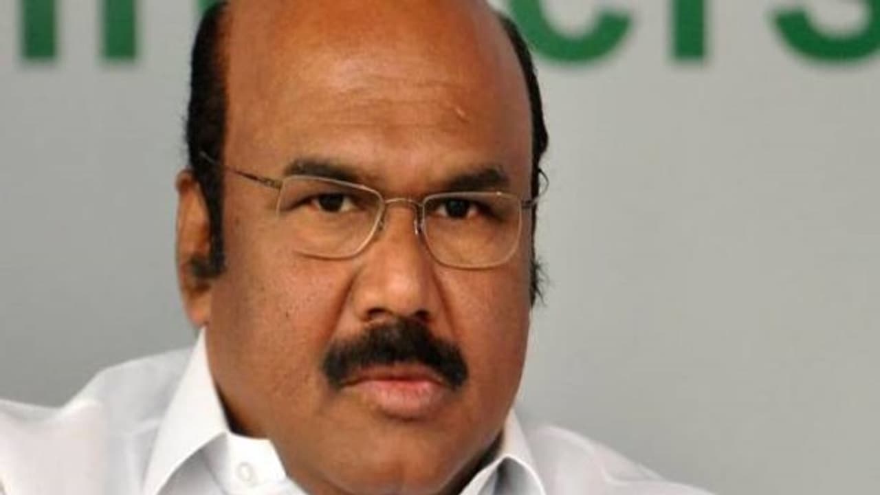 கமலை கழுவி ஊற்றிய அமைச்சர் ஜெயக்குமார்..! தினகரனையும் திணற திணற அடித்தார்..! கமலை கழுவி ஊற்றிய அமைச்சர் ஜெயக்குமார்..! தினகரனையும் திணற திணற அடித்தார்..!