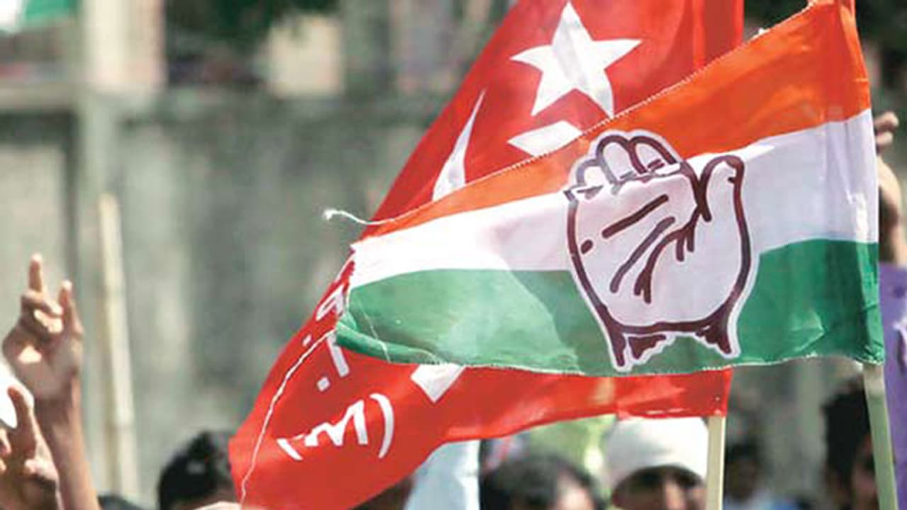 BJP bemused as CPM, Congress fight each other over currency famine BJP bemused as CPM, Congress fight each other over currency famine