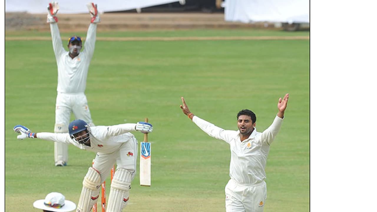 ದೆಹಲಿ ವಿರುದ್ಧ ಮೆಲುಗೈ ಸಾಧಿಸಿದ ಕರ್ನಾಟಕ ದೆಹಲಿ ವಿರುದ್ಧ ಮೆಲುಗೈ ಸಾಧಿಸಿದ ಕರ್ನಾಟಕ