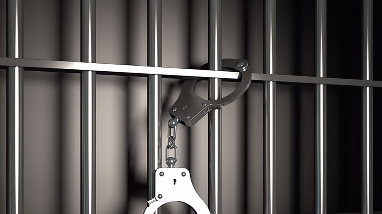 Uttar Pradesh: FIR filed against Class 12 student as he threatened to 'blow up' Miami airport Uttar Pradesh: FIR filed against Class 12 student as he threatened to 'blow up' Miami airport