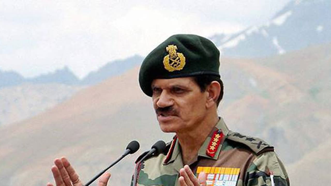 അതിര്ത്തി കടന്ന ജവാനെ പാകിസ്ഥാന് മോചിപ്പിക്കില്ലെന്ന് സൂചന; സ്ഥിതി നിരീക്ഷിക്കാന് കരസേനാ മേധാവി കശ്മീരിലെത്തി അതിര്ത്തി കടന്ന ജവാനെ പാകിസ്ഥാന് മോചിപ്പിക്കില്ലെന്ന് സൂചന; സ്ഥിതി നിരീക്ഷിക്കാന് കരസേനാ മേധാവി കശ്മീരിലെത്തി