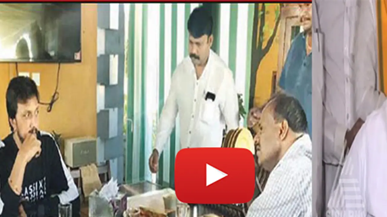 Kichcha Sudeep at HD Kumaraswamy's house for 2 hour long talk raises political speculation Kichcha Sudeep at HD Kumaraswamy's house for 2 hour long talk raises political speculation