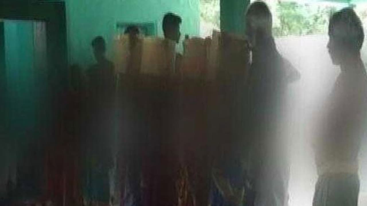 ನಗ್ನ ಎದೆಯ ಹುಡುಗಿಯರಿಗೆ ಇಲ್ಲಿ ಪೂಜೆ! ನಗ್ನ ಎದೆಯ ಹುಡುಗಿಯರಿಗೆ ಇಲ್ಲಿ ಪೂಜೆ!