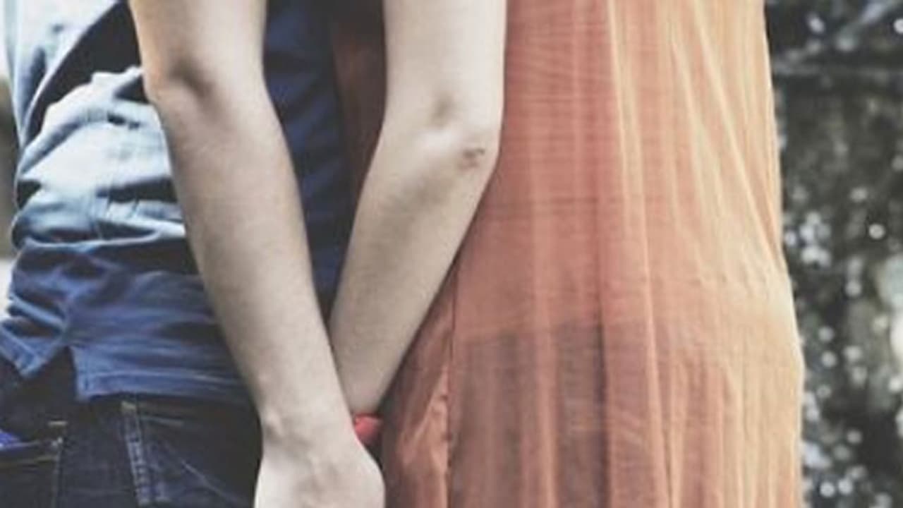 ಕಾರೊಳಗೆ ಉಸಿರುಗಟ್ಟಿ ಜೋಡಿಹಕ್ಕಿ ಸಾವು ಕಾರೊಳಗೆ ಉಸಿರುಗಟ್ಟಿ ಜೋಡಿಹಕ್ಕಿ ಸಾವು