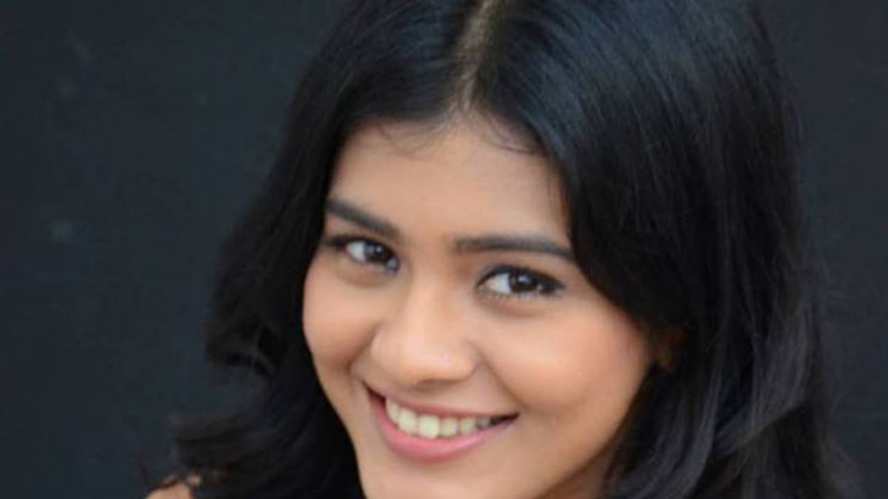 Heeba Patel turns into a hot belly dancer! Heeba Patel turns into a hot belly dancer!