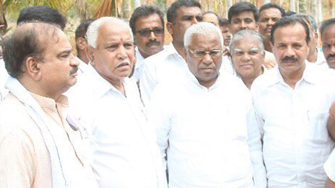 ಹಾಸ್ಟೆಲ್ ದೌರ್ಭಾಗ್ಯ ಸ್ಫೋಟಿಸಿದ ಬಿಜೆಪಿ! ಹಾಸ್ಟೆಲ್ ದೌರ್ಭಾಗ್ಯ ಸ್ಫೋಟಿಸಿದ ಬಿಜೆಪಿ!