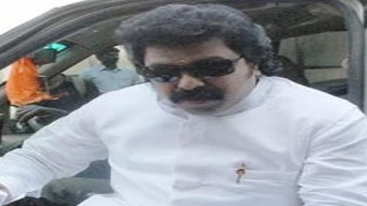 அரை மணி நேரத்தில் சரண்....பதறி ஓடி வருகிறார் சுதாகரன்..... அரை மணி நேரத்தில் சரண்....பதறி ஓடி வருகிறார் சுதாகரன்.....