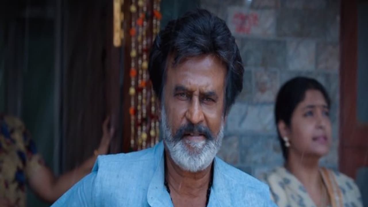 போதுமட சாமி இந்த அரசியலே நமக்கு வேண்டாம்... கம்பி நீட்டிய “காலா” வால் ரஜினியின் அதிரடி... போதுமட சாமி இந்த அரசியலே நமக்கு வேண்டாம்... கம்பி நீட்டிய “காலா” வால் ரஜினியின் அதிரடி...