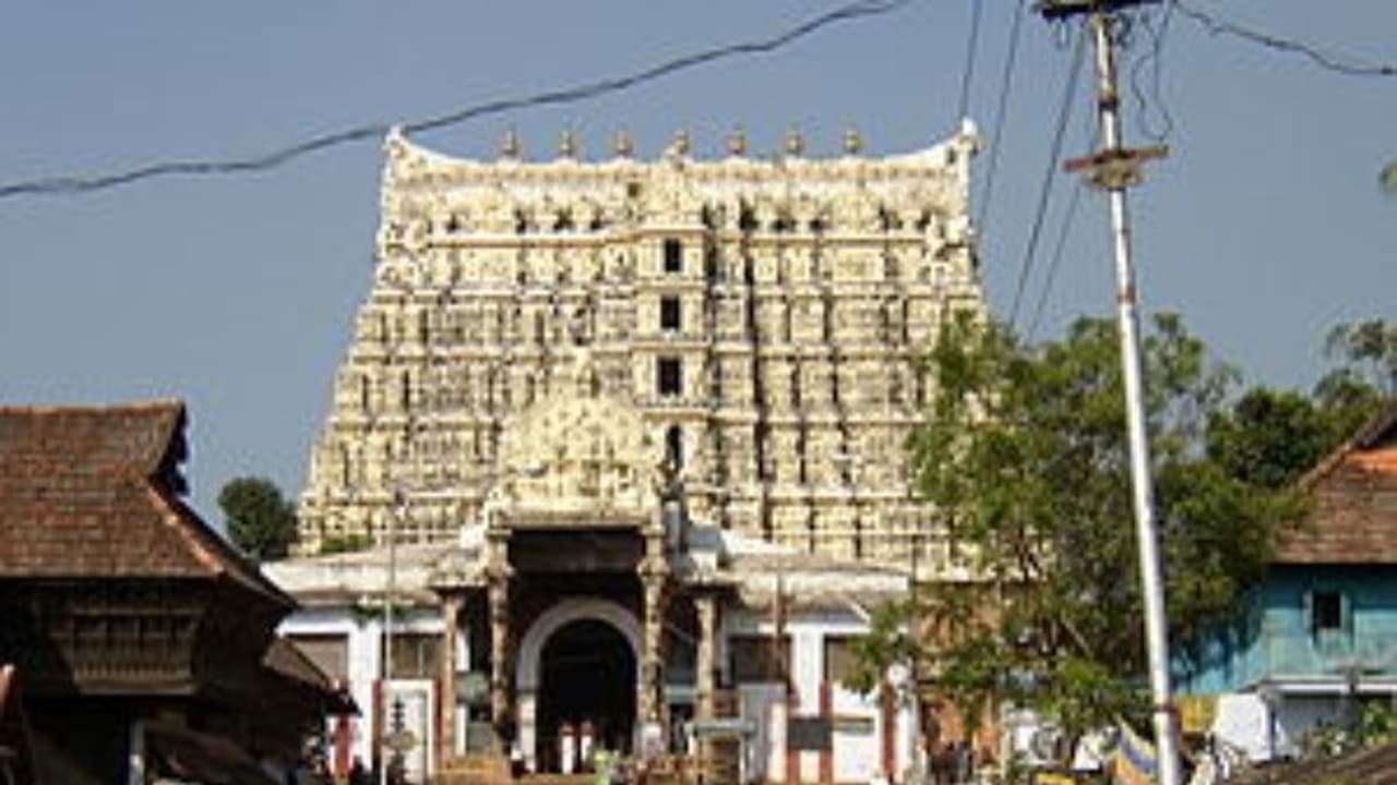 கேரளா பத்மநாப சுவாமி கோயிலில் காணாமல் போன 12 அரிய வைரங்கள் மீட்பு கேரளா பத்மநாப சுவாமி கோயிலில் காணாமல் போன 12 அரிய வைரங்கள் மீட்பு