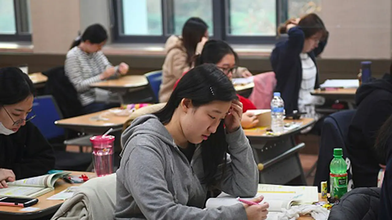 College entrance exam brings South Korea to a standstill College entrance exam brings South Korea to a standstill