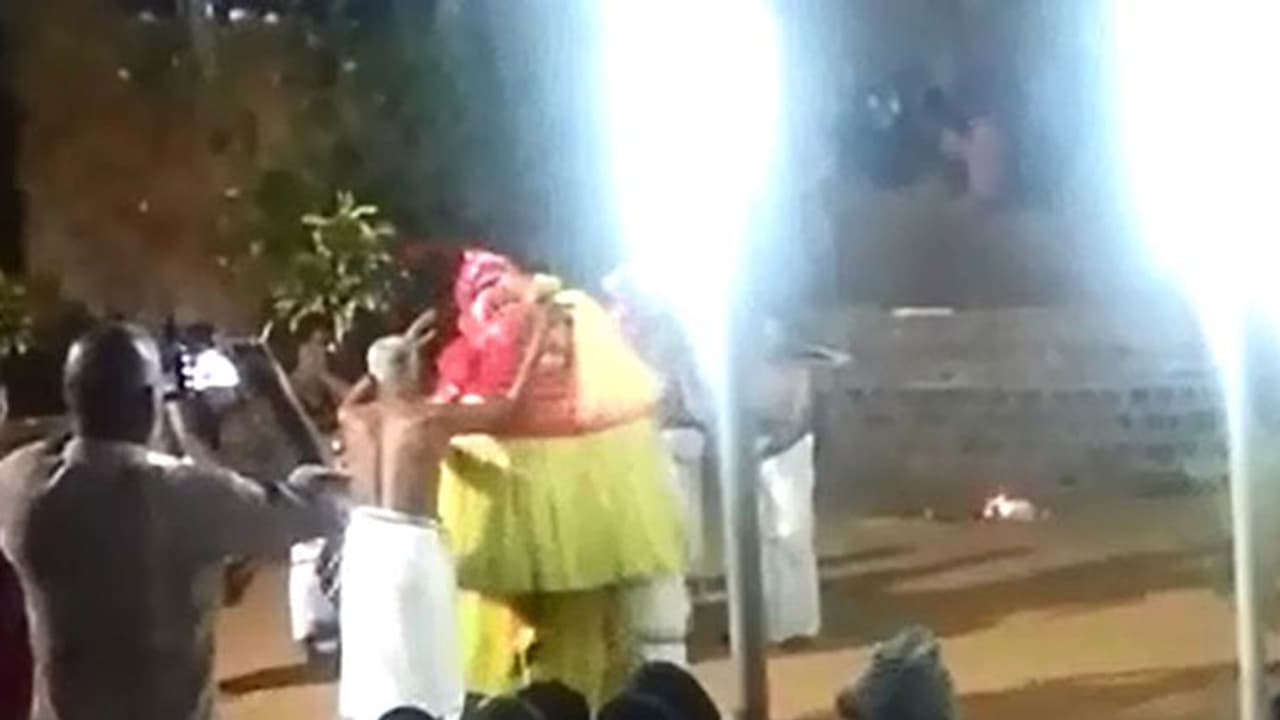 നാടിനും നാട്ടാര്ക്കും അനുഗ്രഹം ചൊരിഞ്ഞ് വിഷ്ണുമൂര്ത്തി നാടിനും നാട്ടാര്ക്കും അനുഗ്രഹം ചൊരിഞ്ഞ് വിഷ്ണുമൂര്ത്തി