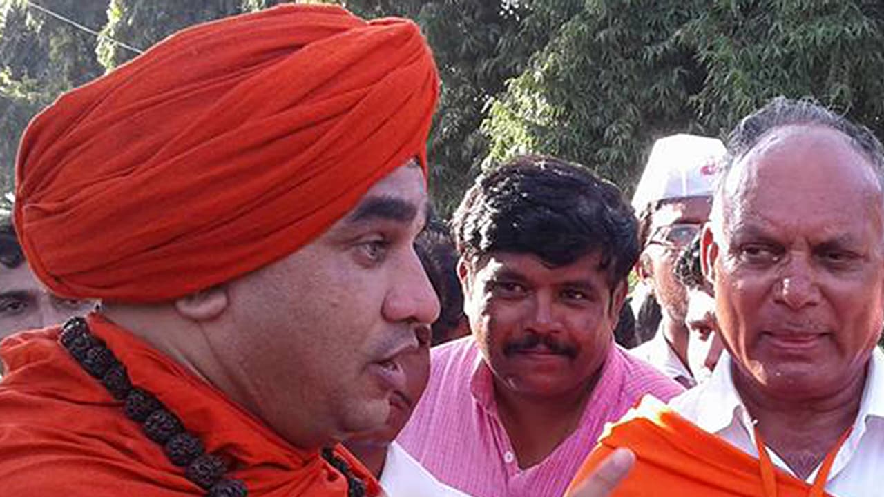 ‘ನಾವು ಮೂತ್ರ ಮಾಡಿದ್ರೆ ವೀರಶೈವರು ಕೊಚ್ಚಿ ಹೋಗ್ತಾರೆ’ ಮತ್ತೆ ವಿವಾದಕ್ಕೆ ಸಿಲುಕಿದ ಕೂಡಲಸಂಗಮ ಶ್ರೀಗಳು ‘ನಾವು ಮೂತ್ರ ಮಾಡಿದ್ರೆ ವೀರಶೈವರು ಕೊಚ್ಚಿ ಹೋಗ್ತಾರೆ’ ಮತ್ತೆ ವಿವಾದಕ್ಕೆ ಸಿಲುಕಿದ ಕೂಡಲಸಂಗಮ ಶ್ರೀಗಳು