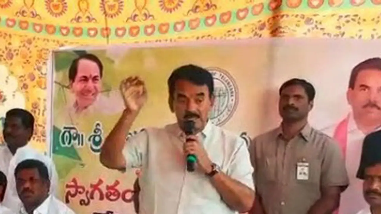 తగ్గని జూపల్లి కృష్ణారావు: టీఆర్ఎస్ అధికారిక అభ్యర్థులకు చిక్కులు తగ్గని జూపల్లి కృష్ణారావు: టీఆర్ఎస్ అధికారిక అభ్యర్థులకు చిక్కులు