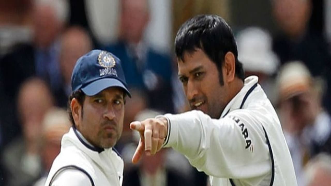 சச்சினுக்கு ஒரு நியாயம்.. தோனிக்கு ஒரு நியாயமா? சச்சினுக்கு ஒரு நியாயம்.. தோனிக்கு ஒரு நியாயமா?