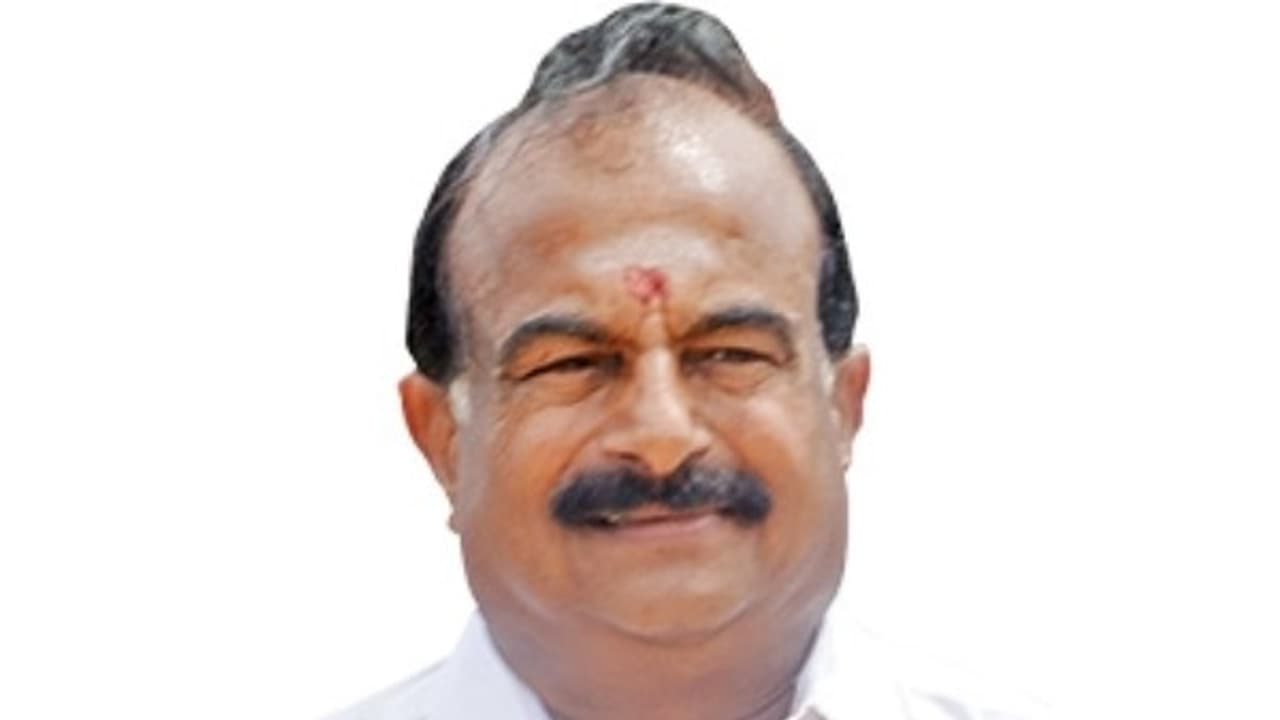 ஏழுமலையான் புண்ணியம்லாம் இருக்கட்டும்.. உங்களுக்கு ஓட்டு போட்டதுக்கு நீங்க என்ன பண்ணீங்க? கொந்தளிக்கும் மக்கள்..! ஏழுமலையான் புண்ணியம்லாம் இருக்கட்டும்.. உங்களுக்கு ஓட்டு போட்டதுக்கு நீங்க என்ன பண்ணீங்க? கொந்தளிக்கும் மக்கள்..!