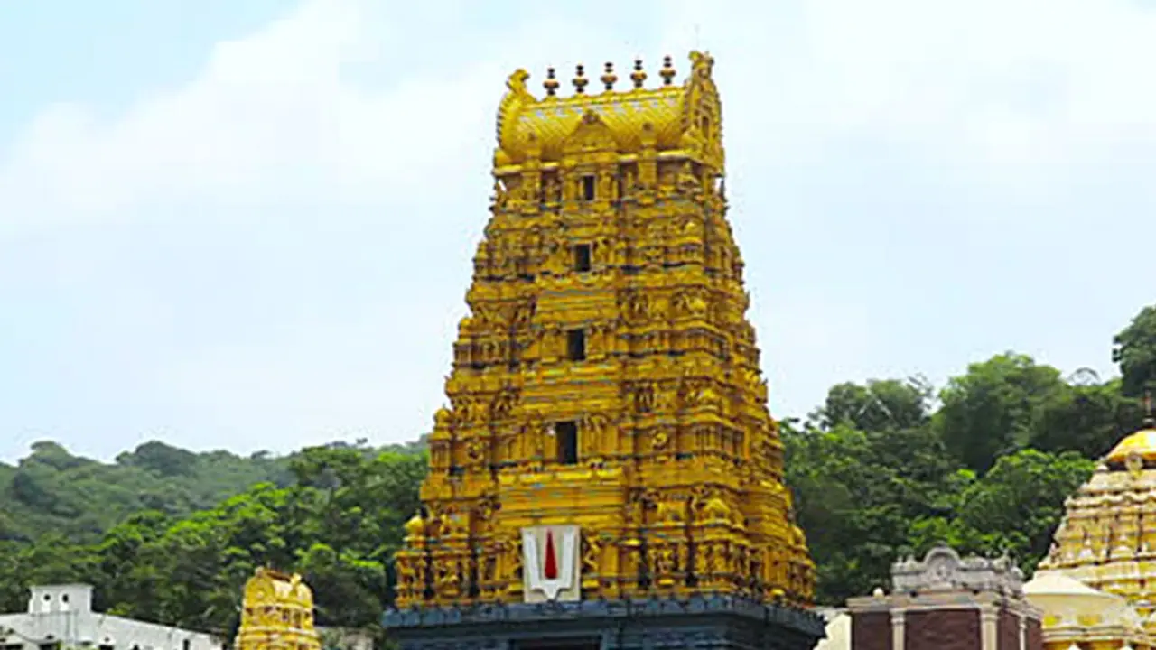 సింహాచలం ఆలయంలో అర్థరాత్రి క్షుద్రపూజలు సింహాచలం ఆలయంలో అర్థరాత్రి క్షుద్రపూజలు