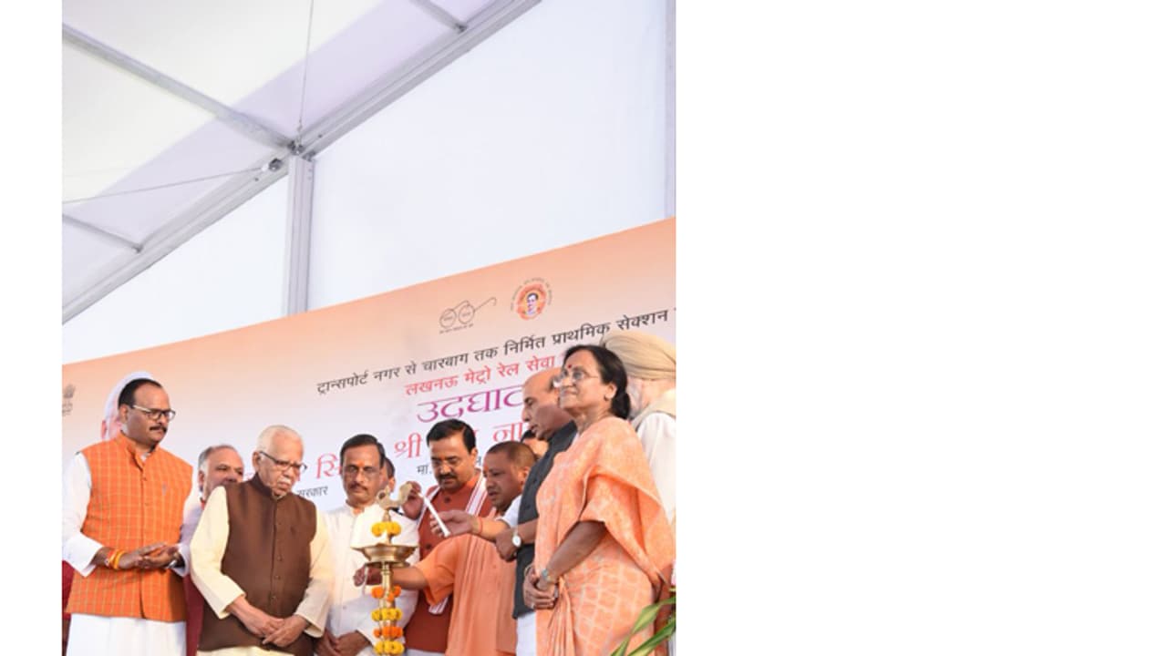 ಲಕ್ನೋ ಮೆಟ್ರೋ ಕ್ರೆಡಿಟ್'ಗಾಗಿ ಯೋಗಿ, ಅಖಿಲೇಶ್ ಟ್ವಿಟರ್ ವಾರ್ ಲಕ್ನೋ ಮೆಟ್ರೋ ಕ್ರೆಡಿಟ್'ಗಾಗಿ ಯೋಗಿ, ಅಖಿಲೇಶ್ ಟ್ವಿಟರ್ ವಾರ್