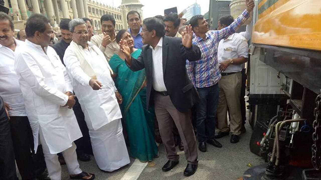 ರಾಜಧಾನಿ ಕಸ ಗುಡಿಸಲು 9 ಯಾಂತ್ರಿಕ ವಾಹನ ರಾಜಧಾನಿ ಕಸ ಗುಡಿಸಲು 9 ಯಾಂತ್ರಿಕ ವಾಹನ