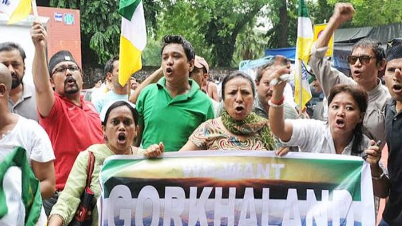 மே.வங்கம்: துணை ராணுவப்படைகளை வாபஸ் பெற நீதிமன்றம் இடைக்காலத் தடை! மே.வங்கம்: துணை ராணுவப்படைகளை வாபஸ் பெற நீதிமன்றம் இடைக்காலத் தடை!