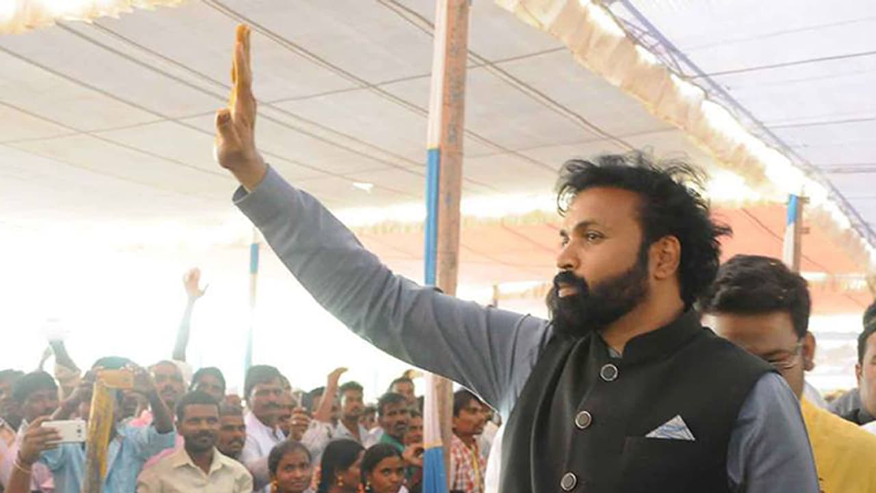 ಮೈಸೂರಿನಿಂದ ಮತ್ತೊಮ್ಮೆ ಸಿಂಹ : ಶ್ರೀರಾಮುಲು ಮನವಿ ಏನು..? ಮೈಸೂರಿನಿಂದ ಮತ್ತೊಮ್ಮೆ ಸಿಂಹ : ಶ್ರೀರಾಮುಲು ಮನವಿ ಏನು..?