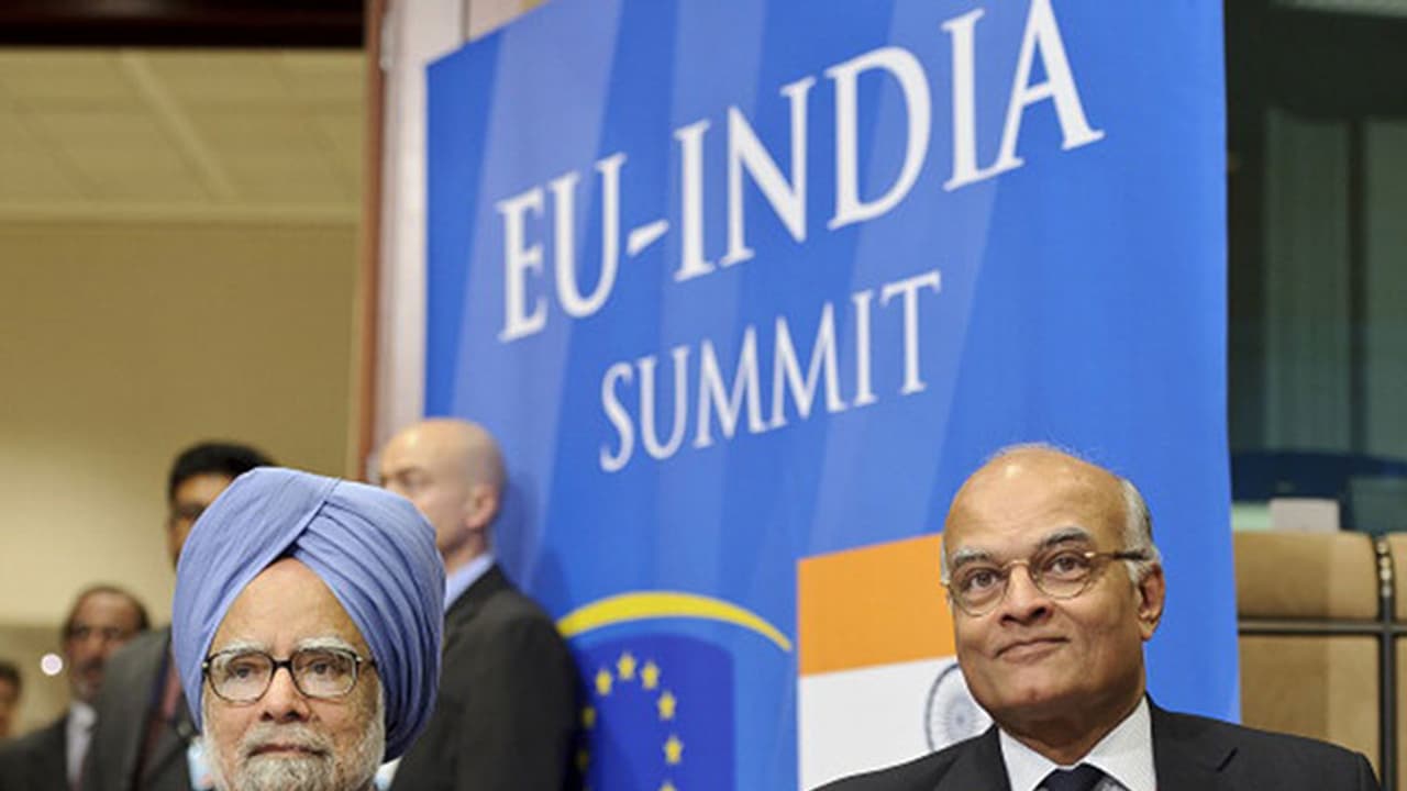 Communalism is India's real threat, not Pakistan: Former NSA Menon Communalism is India's real threat, not Pakistan: Former NSA Menon