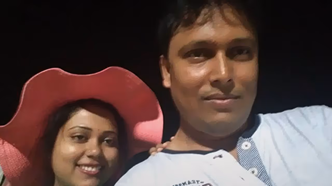 Wife gets husband killed, hears his shrieks over phone as lover beats him to death Wife gets husband killed, hears his shrieks over phone as lover beats him to death