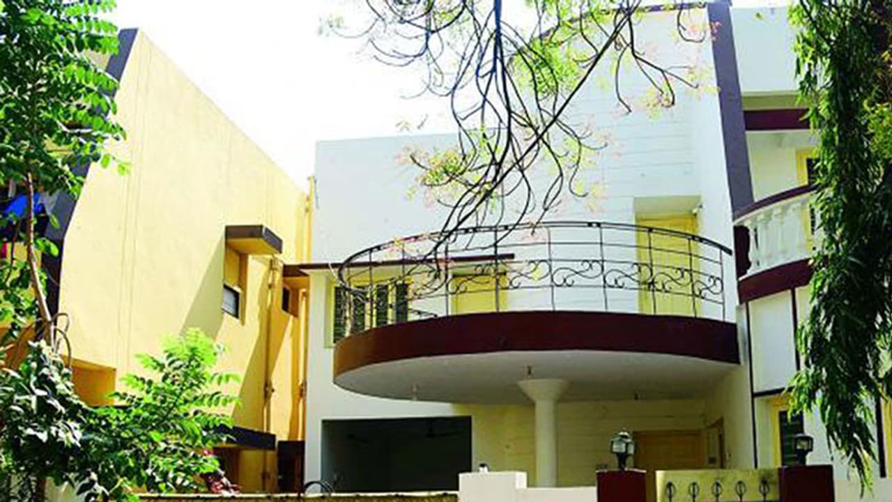 Jayalalithaa, Sasikala’s house in Telangana served with property tax notice Jayalalithaa, Sasikala’s house in Telangana served with property tax notice