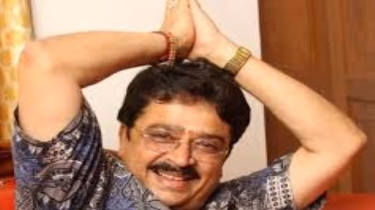 கொரோனாவில் இருந்து தப்பிக்க இதை கேட்டால் போதுமா? ஐடியா கொடுத்த எஸ்.வி.சேகரை வச்சி செய்யும் நெட்டிசன்கள்!