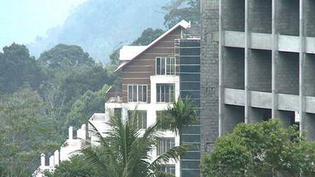 മൂന്നാറില് കൈയേറ്റങ്ങള്ക്ക് നോട്ടീസ് നല്കിയ തഹസില്ദാര്ക്ക് സ്ഥലംമാറ്റം മൂന്നാറില് കൈയേറ്റങ്ങള്ക്ക് നോട്ടീസ് നല്കിയ തഹസില്ദാര്ക്ക് സ്ഥലംമാറ്റം