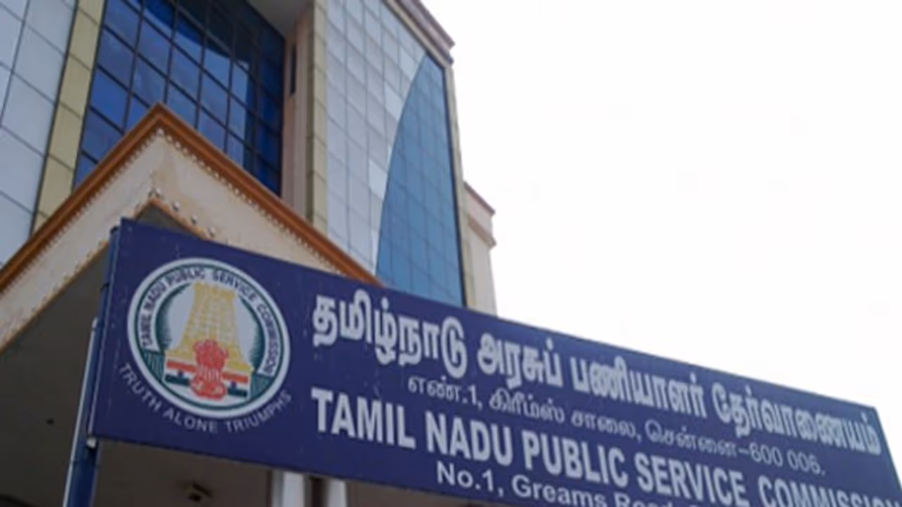 டி.என்.பி.எஸ்.சி தேர்வுகளில் வருகிறது அதிரடி மாற்றம்..! முறைகேட்டை தடுக்க புதிய சீர்திருத்தங்கள்..! டி.என்.பி.எஸ்.சி தேர்வுகளில் வருகிறது அதிரடி மாற்றம்..! முறைகேட்டை தடுக்க புதிய சீர்திருத்தங்கள்..!