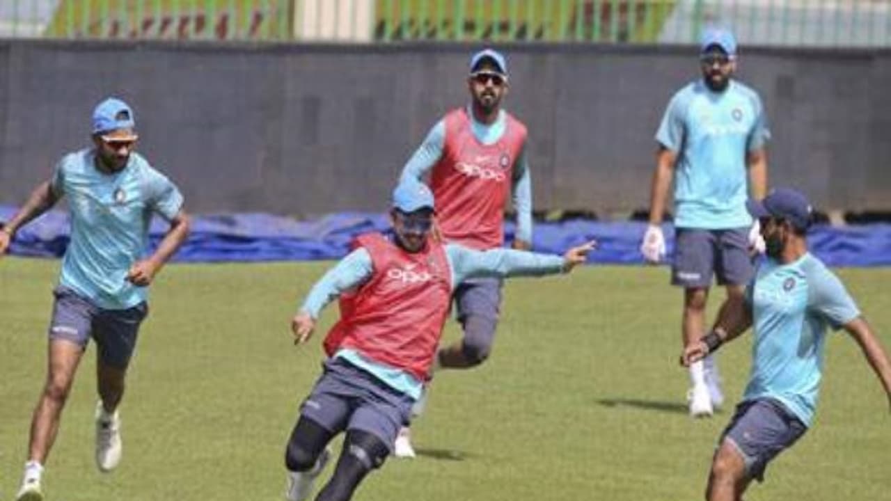 நிடாஹஸ் கோப்பை: முதல் ஆட்டத்தில் இந்தியா இலங்கை இன்று மோதல் பட்டையை கிளப்புமா இந்தியா? நிடாஹஸ் கோப்பை: முதல் ஆட்டத்தில் இந்தியா இலங்கை இன்று மோதல் பட்டையை கிளப்புமா இந்தியா?