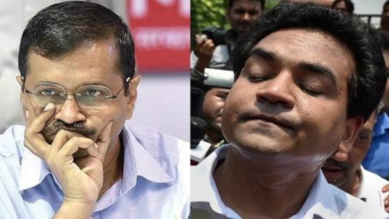 கறுப்பு பணத்தை மாற்றி கெஜ்ரிவால் மோசடியில் ஈடுபட்டார் கபில் மிஸ்ரா புதிய குற்றச்சாட்டு... கறுப்பு பணத்தை மாற்றி கெஜ்ரிவால் மோசடியில் ஈடுபட்டார் கபில் மிஸ்ரா புதிய குற்றச்சாட்டு...