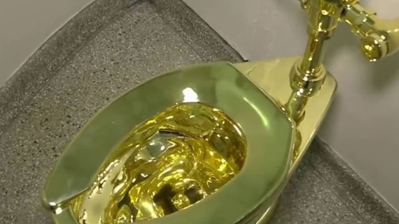 ಮ್ಯೂಸಿಯಂನಲ್ಲಿ ಚಿನ್ನದ ಟಾಯ್ಲೆಟ್‌!