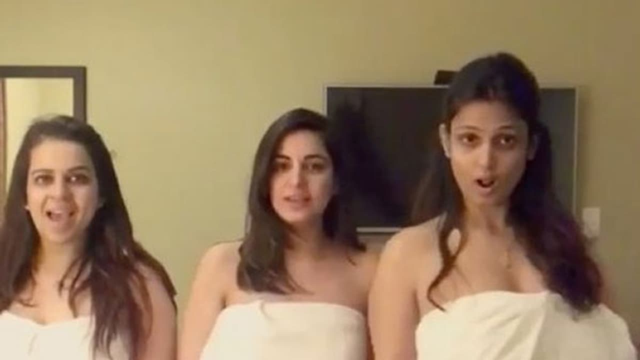 ನಟಿ ಶ್ರದ್ಧಾ ಟವೆಲ್ ಧರಿಸಿ ಡ್ಯಾನ್ಸ್; ಆಯ್ತು ಎಡವಟ್ಟು...!!! ನಟಿ ಶ್ರದ್ಧಾ ಟವೆಲ್ ಧರಿಸಿ ಡ್ಯಾನ್ಸ್; ಆಯ್ತು ಎಡವಟ್ಟು...!!!