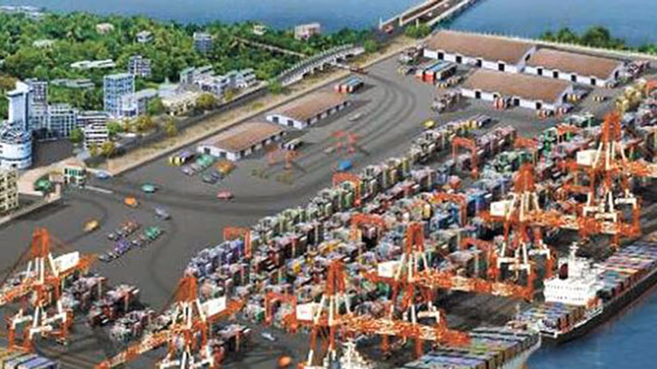 Cochin port : കൊച്ചി തുറമുഖം വികസന പാതയിൽ; റോ റോ സൗകര്യത്തിന് നാളെ തറക്കല്ലിടും Cochin port : കൊച്ചി തുറമുഖം വികസന പാതയിൽ; റോ റോ സൗകര്യത്തിന് നാളെ തറക്കല്ലിടും
