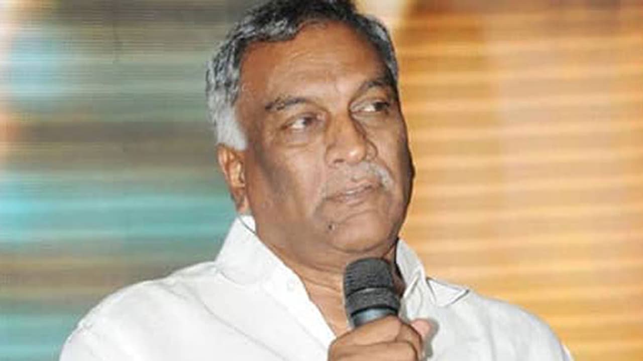 30 రాజధానులు పెట్టుకోమనండి: జగన్ పై సినీ నిర్మాత తమ్మారెడ్డి ధ్వజం 30 రాజధానులు పెట్టుకోమనండి: జగన్ పై సినీ నిర్మాత తమ్మారెడ్డి ధ్వజం