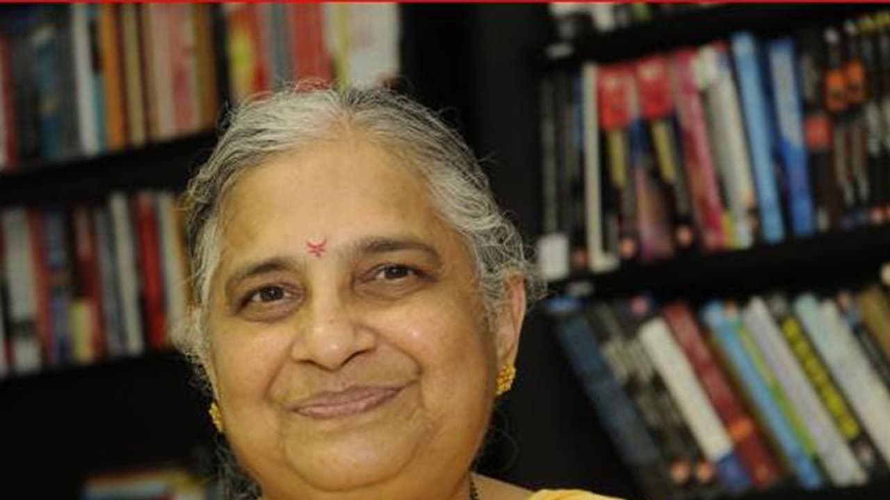 ದೇವದಾಸಿಯರಿಂದ ಚಪ್ಪಲಿ ಏಟು ತಿಂದಿದ್ದೆ: ಸುಧಾಮೂರ್ತಿ ದೇವದಾಸಿಯರಿಂದ ಚಪ್ಪಲಿ ಏಟು ತಿಂದಿದ್ದೆ: ಸುಧಾಮೂರ್ತಿ