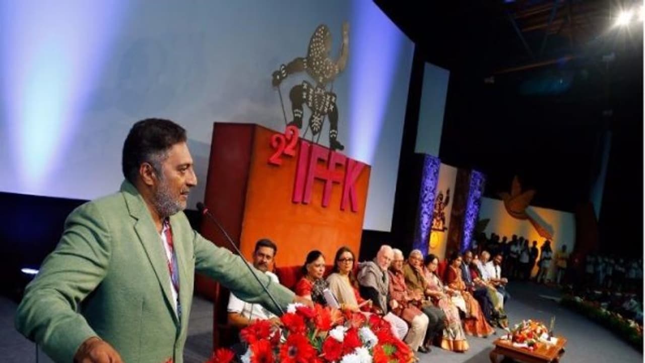 கேரளாவில் நான் சுதந்திரமாக சுவாசிப்பேன்; தணிக்கை இல்லை... மத்திய அரசுக்கு ‘குட்டுவைத்த’ நடிகர் பிரகாஷ் ராஜ் கேரளாவில் நான் சுதந்திரமாக சுவாசிப்பேன்; தணிக்கை இல்லை... மத்திய அரசுக்கு ‘குட்டுவைத்த’ நடிகர் பிரகாஷ் ராஜ்