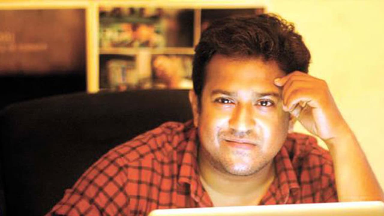 രൂപേഷ് പീതാംബരനെ പൊലീസ് പിടിച്ചു രൂപേഷ് പീതാംബരനെ പൊലീസ് പിടിച്ചു