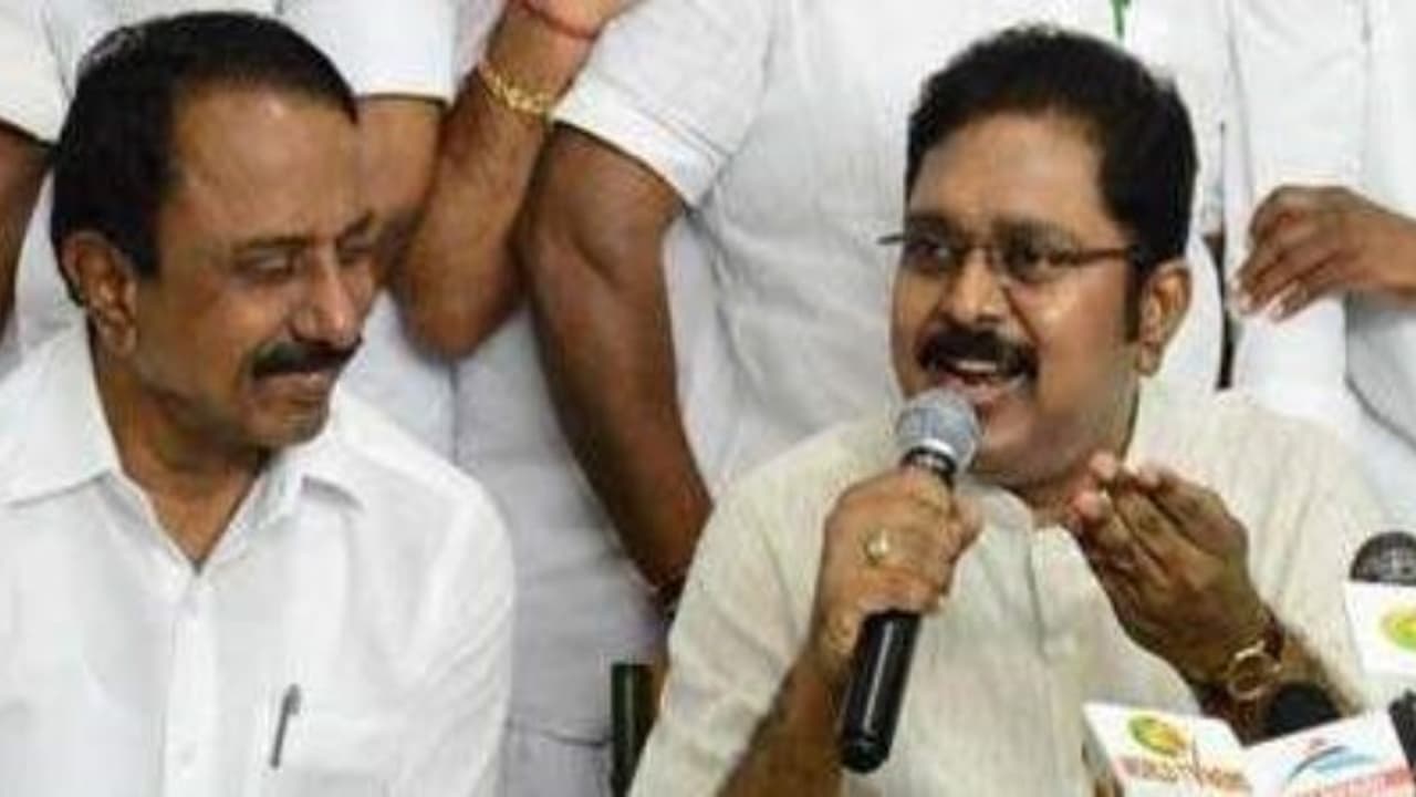 "கட்சியில் இருந்து ஓரம் கட்ட சதி நடக்கிறது": தினகரனை எச்சரித்த செங்கோட்டையன்! "கட்சியில் இருந்து ஓரம் கட்ட சதி நடக்கிறது": தினகரனை எச்சரித்த செங்கோட்டையன்!