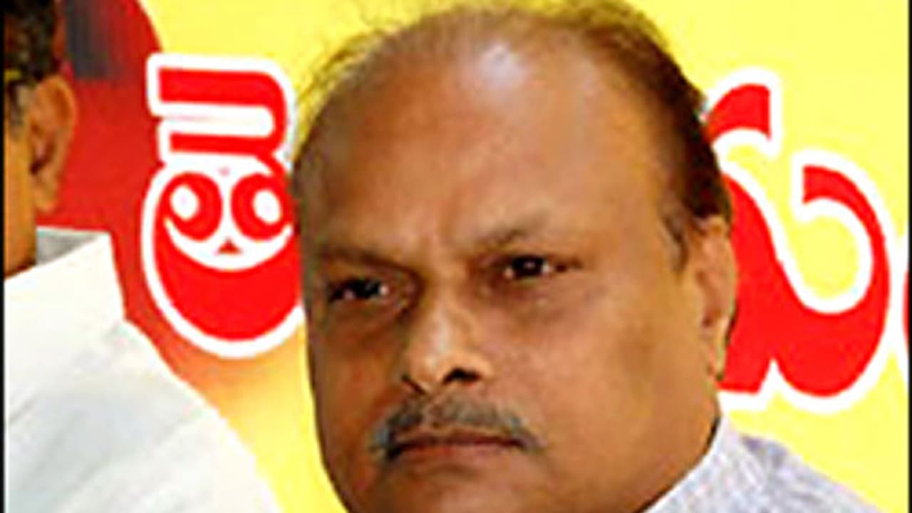 జగన్ ఓ హిట్లర్... రివర్స్‌ పాలనలో అన్నిరంగాల్లో తిరోగమనమే... : యనమల