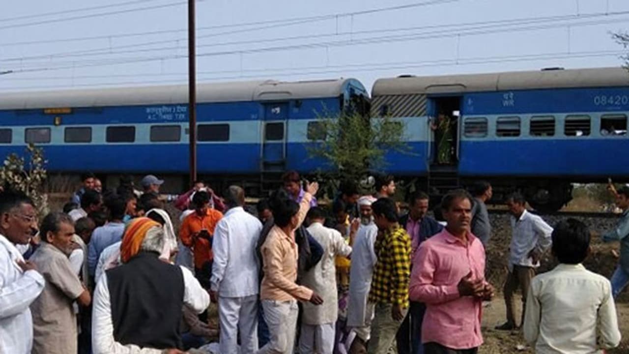 ಭೋಪಾಲ್ ಉಜ್ಜಯಿನಿ ರೈಲಲ್ಲಿ ಸ್ಫೋಟ: 8 ಮಂದಿಗೆ ಗಾಯ ಭೋಪಾಲ್ ಉಜ್ಜಯಿನಿ ರೈಲಲ್ಲಿ ಸ್ಫೋಟ: 8 ಮಂದಿಗೆ ಗಾಯ