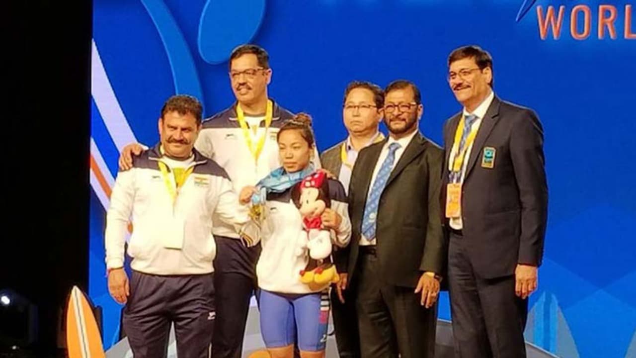 ವಿಶ್ವ ವೇಯ್ಟ್'ಲಿಫ್ಟಿಂಗ್ ಚಾಂಪಿಯನ್'ಶಿಪ್: ಚಿನ್ನಕ್ಕೆ ಕೊರಳೊಡ್ಡಿದ ಮೀರಾಬಾಯಿ ಚಾನು