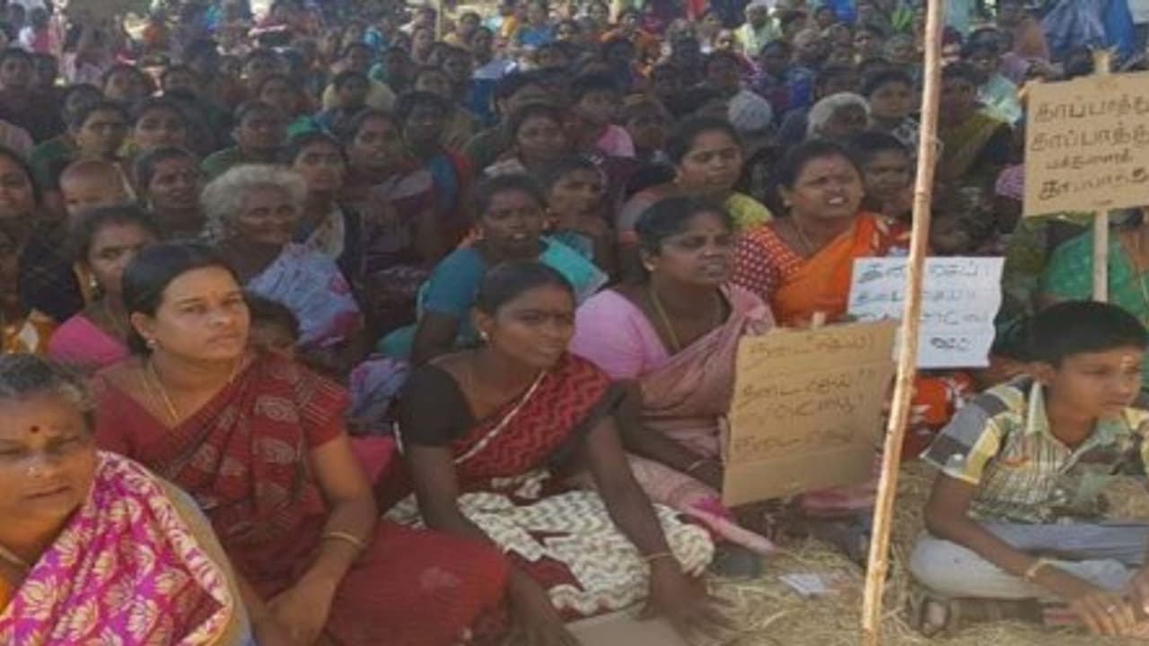 8 வது நாளாக கடையடைப்பு – கதிராமங்கலத்தில் தொடர்ந்து வலுக்கும் போராட்டம்…!!! 8 வது நாளாக கடையடைப்பு – கதிராமங்கலத்தில் தொடர்ந்து வலுக்கும் போராட்டம்…!!!